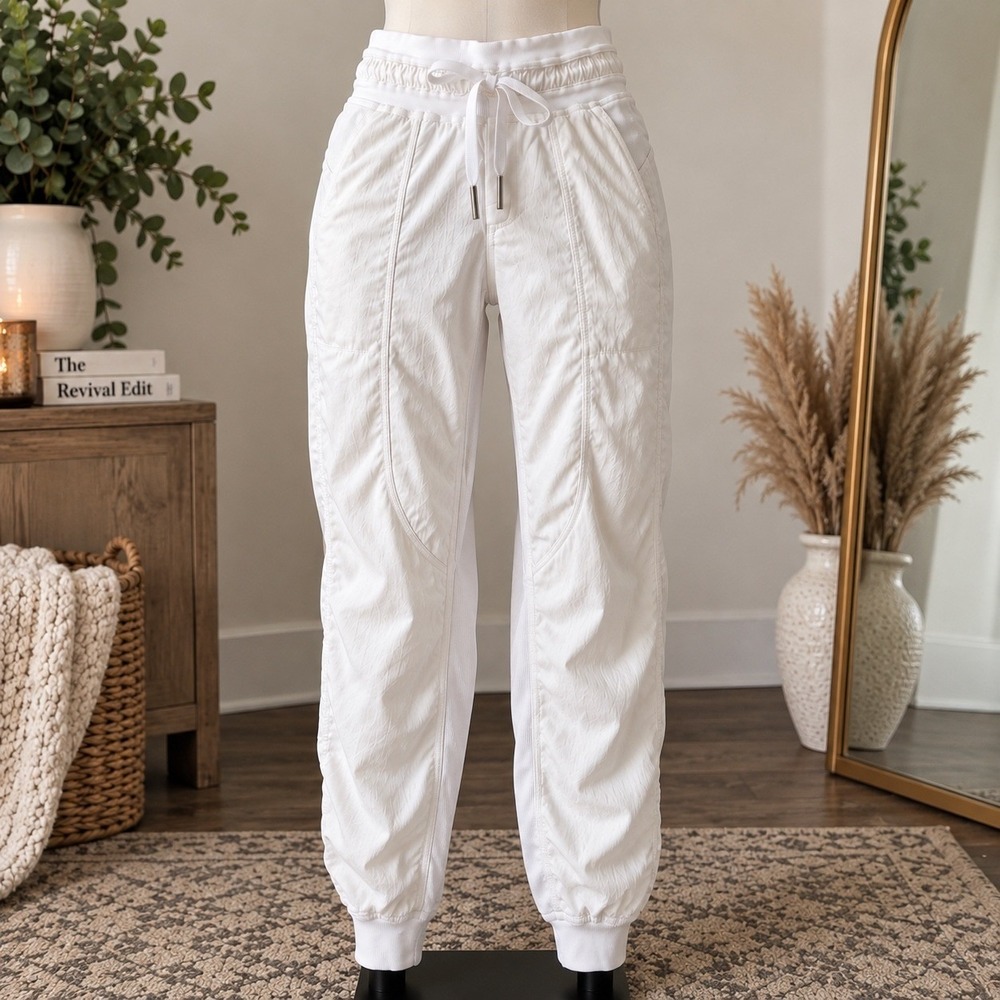 Lululemon Beyond the Studio Jogger White Textured High Rise Pants LW6CLWS Size 0